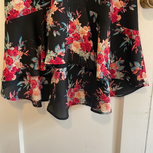 Charlotte Russe V-Neck Floral Maxi - Picture 6 of 6